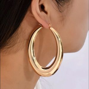 NWOT Solid Oval Hoop Earrings Gold